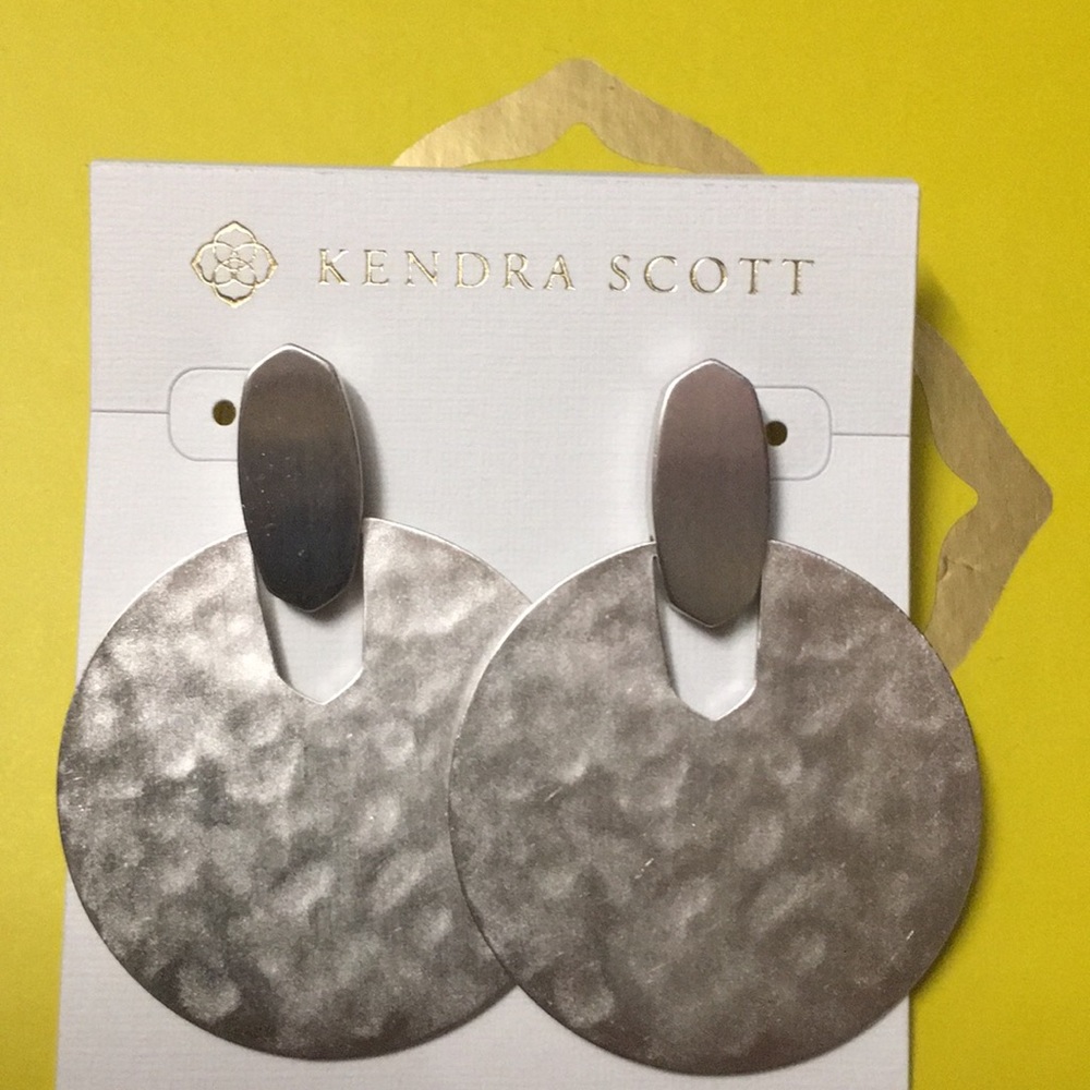 Kendra Scott earnings